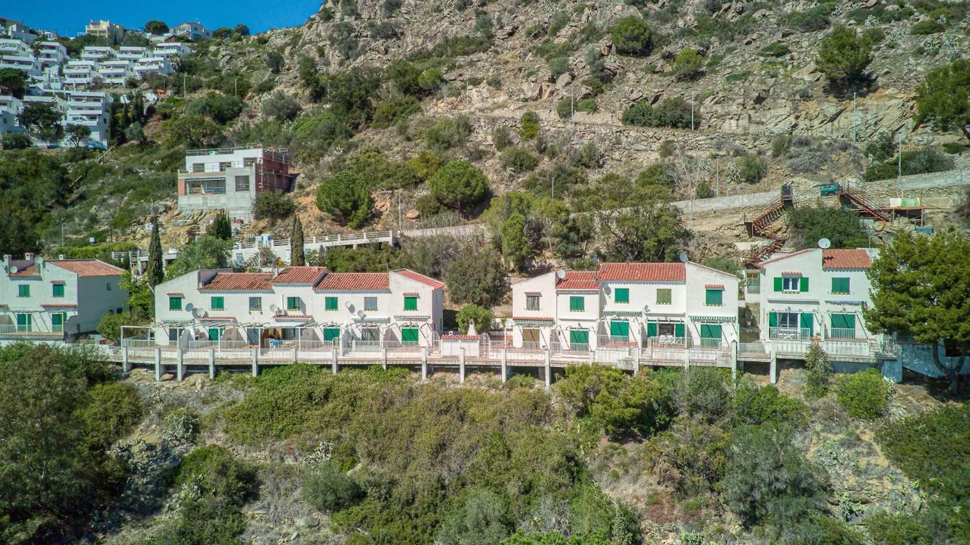 Apartment With Scenic View Roses